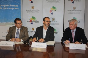 Llorenç Huguet, Biel Barcelo i José Luis Roses firman el convenio para establecer el consorcio de la Red Enterprise Europe Network (EEN) en las Islas Baleares   