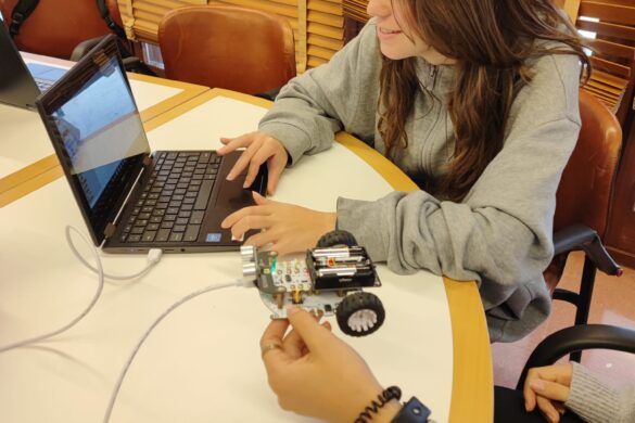 Cerca de 200 alumnos de 3.º de ESO participan en la II edición de la jornada «Ciencia y tecnología en femenino», organizada para fomentar vocaciones STEM