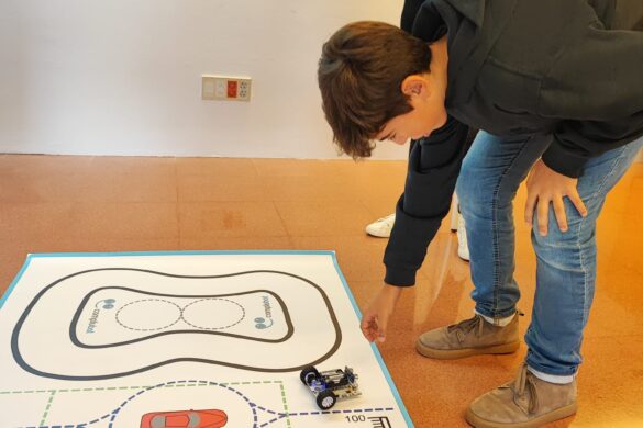 Cerca de 200 alumnos de 3.º de ESO participan en la II edición de la jornada «Ciencia y tecnología en femenino», organizada para fomentar vocaciones STEM