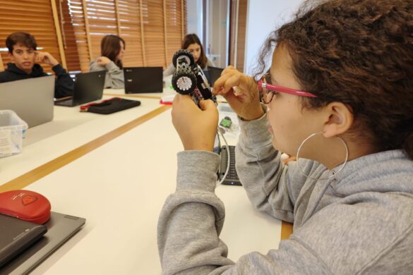 Prop de 200 alumnes de 3r d’ESO participen en la II edició de la jornada «Ciència i tecnologia en femení», organitzada per fomentar vocacions STEM