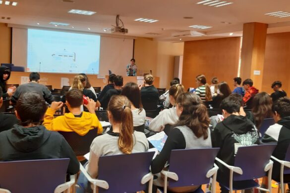 Cerca de 200 alumnos de 3.º de ESO participan en la II edición de la jornada «Ciencia y tecnología en femenino», organizada para fomentar vocaciones STEM
