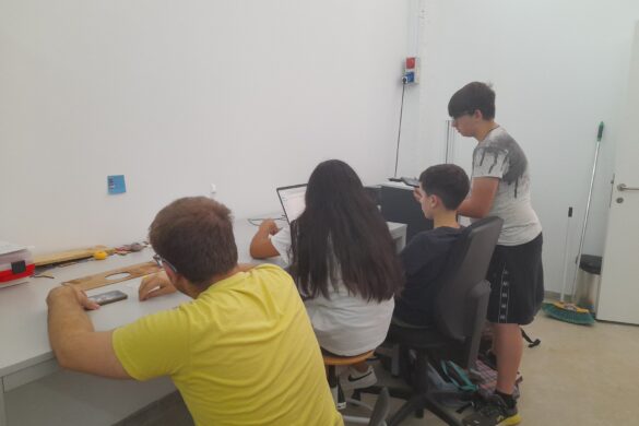 Iniciativa TecnoEstiu 2023: Jóvenes de Eivissa y Menorca se inician en la construcción de un barco solar mediante las tecnologías de fabricación digital